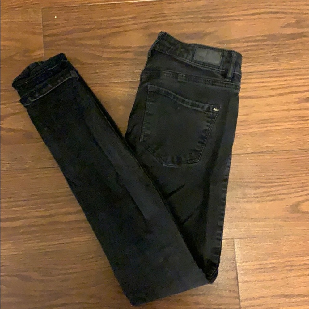 Black skinny jeans.